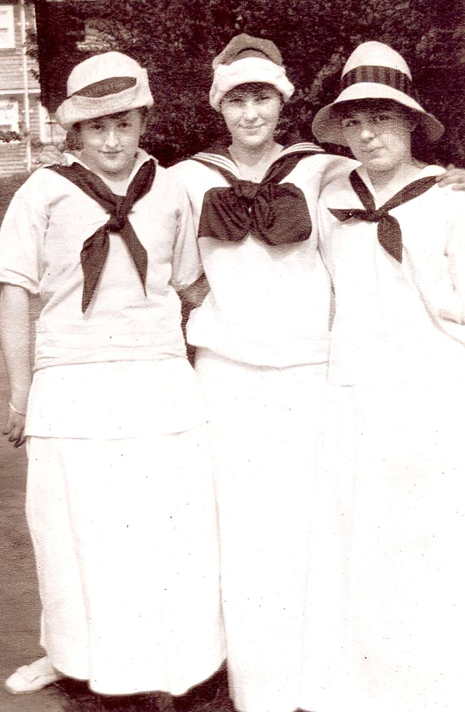 Elizabeth Ayer, Marie Strock, Medora
