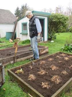 Farmer Nyel and The Girls at Work 