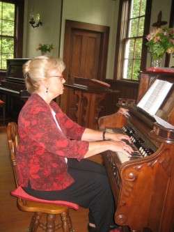 Bonnie Masson, Organist