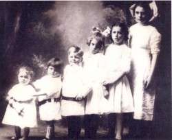 The Espy Children in 1913 - Dale, age 2; Willard, 3; Edwin, 5; Mona 9; Sue, 10; Medora, 14.
