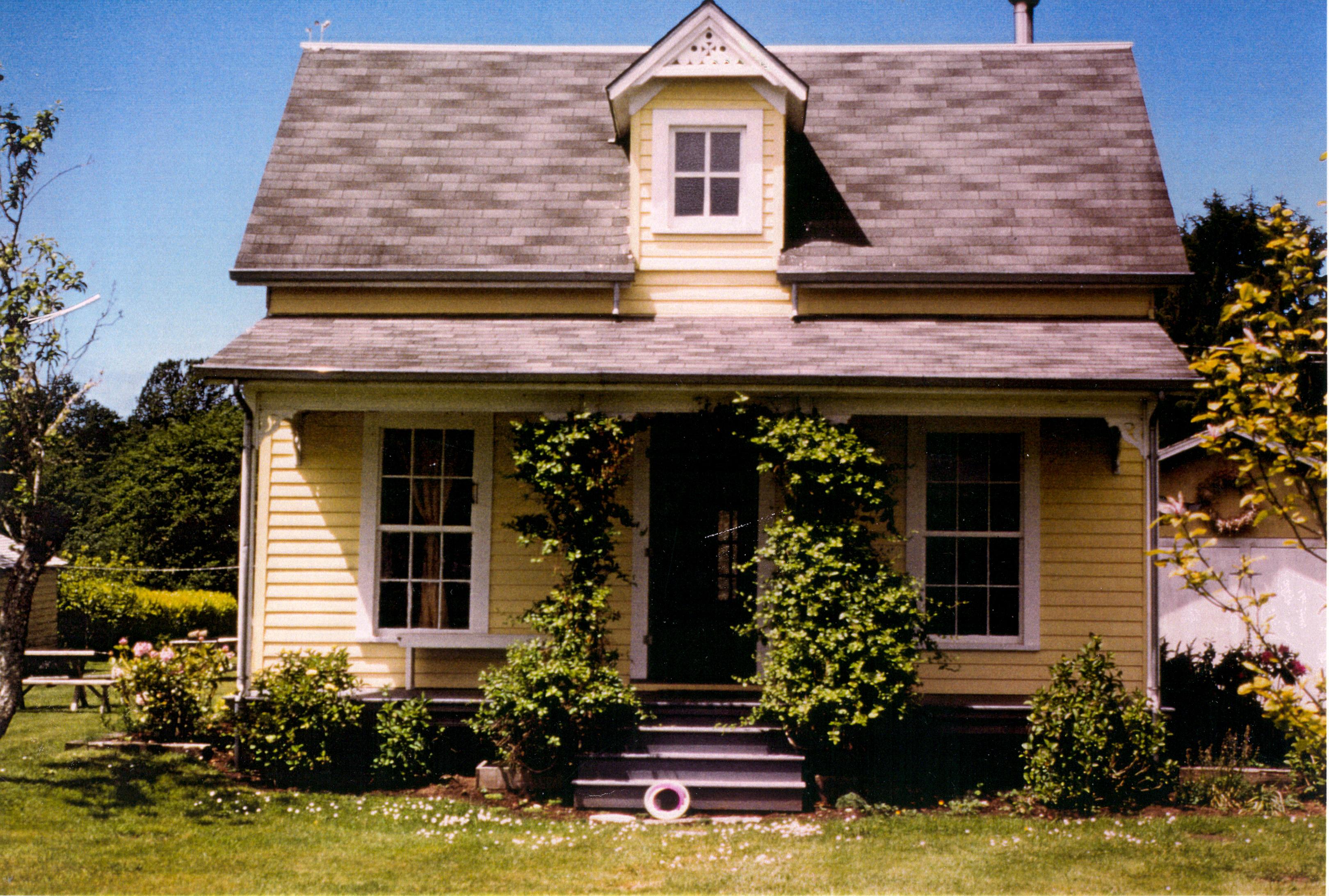 Captain Stream House in color 1990